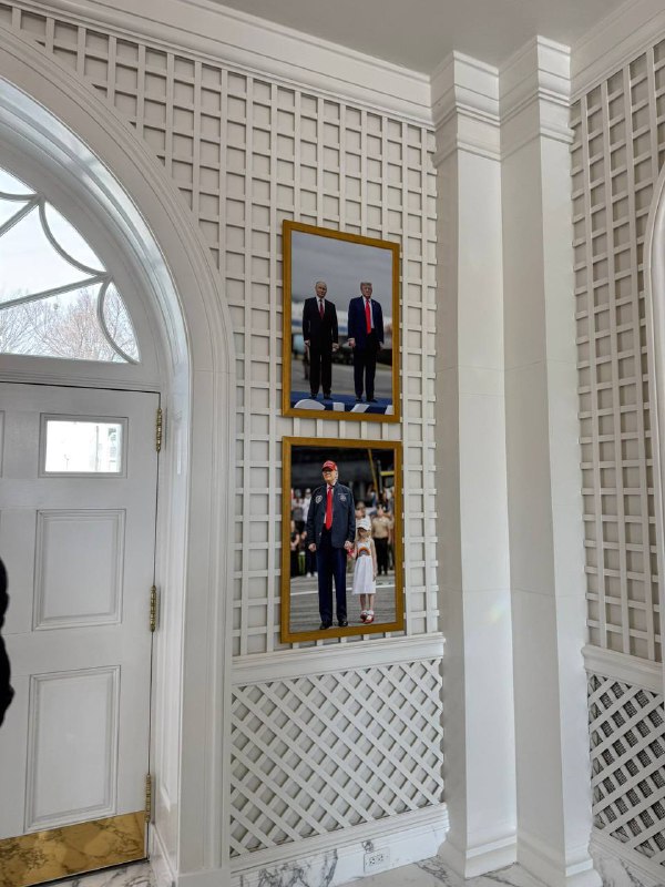 Trump zavěsil do Bílého domu fotografii s PutinemDonald Trump ozdobil stěny Bílého domu spole?...