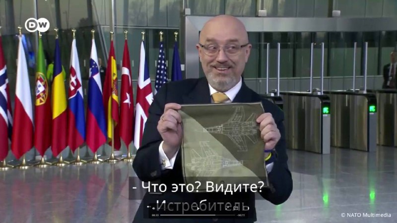 Ukrajinsk&yacute; ministr obrany Reznikov řekl, že Ukrajina vyjedn&aacute; m&iacute;r &bdquo;pouze s př&iacute;&scaron;t&iacute;m vůdcem...