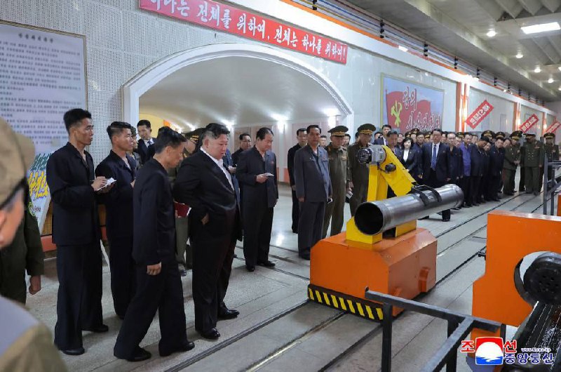 🇰🇵 Uprostřed války na Blízkém východě navštívil Kim Čong-un muniční továrnu a pož...
