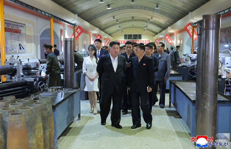 🇰🇵 Uprostřed války na Blízkém východě navštívil Kim Čong-un muniční továrnu a pož...