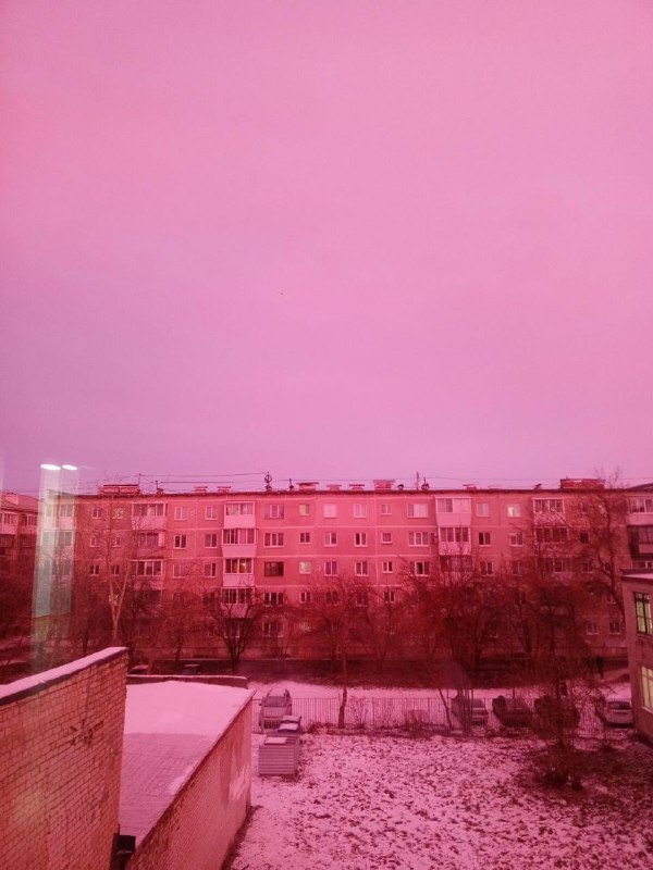 Uralské město bylo osvětleno zvláštním růžovým světlem. co to bylo?Tento přírodní jev j...