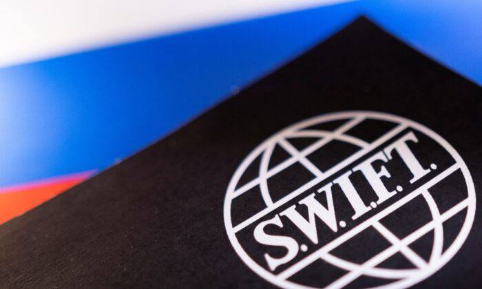 USA nejsou proti navrácení ruských bank do SWIFT USA jsou připraveny zvážit opětovné připoj...