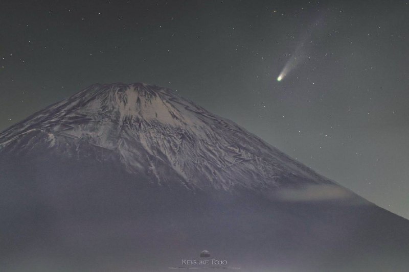 Už je velmi blízko Země:Za příznivých podmínek je kometu Lemmon možné spatřit i pouhým ok... Už je velmi blízko Země:Za příznivých podmínek je kometu Lemmon možné spatřit i pouhým ok...