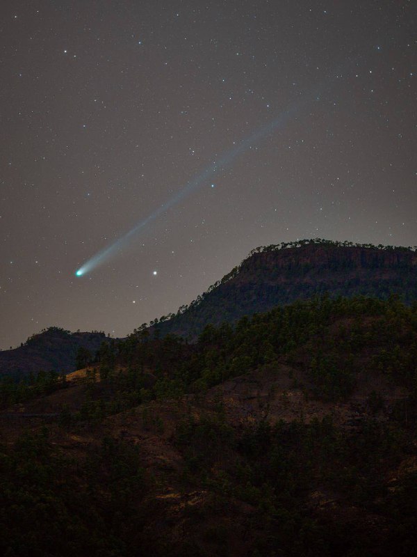 Už je velmi blízko Země:Za příznivých podmínek je kometu Lemmon možné spatřit i pouhým ok... Už je velmi blízko Země:Za příznivých podmínek je kometu Lemmon možné spatřit i pouhým ok...