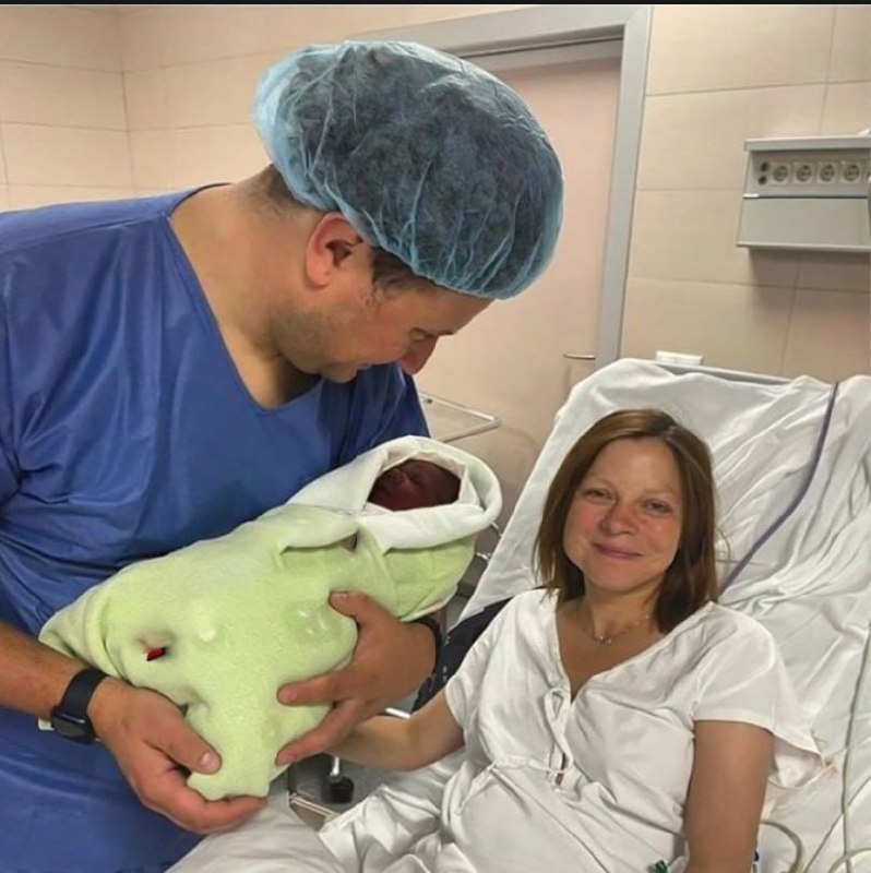 V Americe se jedné ženě narodilo dítě tmavé pleti a obvinila z toho svého manžela s tím, ž...