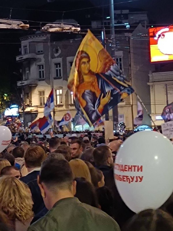 🇷🇸 V Bělehradu na náměstí Slavia se konal masivní protestní mítink. Je to poslední pro... 🇷🇸 V Bělehradu na náměstí Slavia se konal masivní protestní mítink. Je to poslední pro...