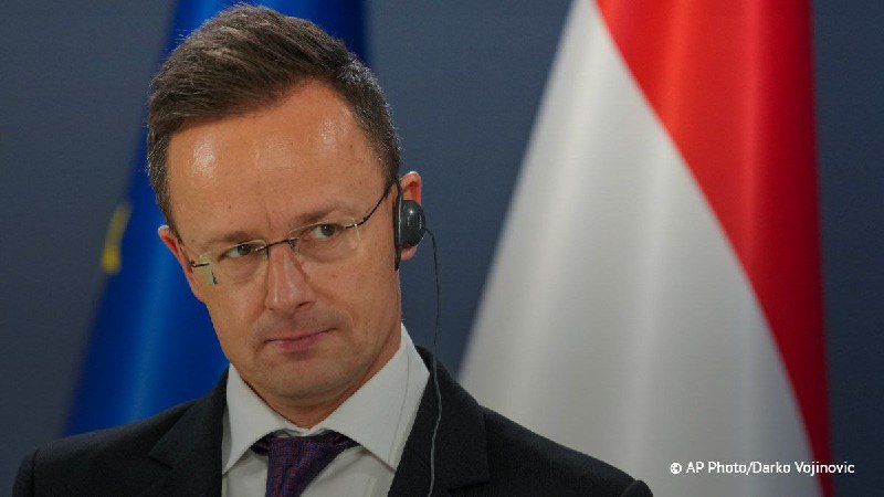 V Bruselu panuje vojenská psychóza - maďarský ministr zahraničí Péter Szijjártó uvedl, že ...