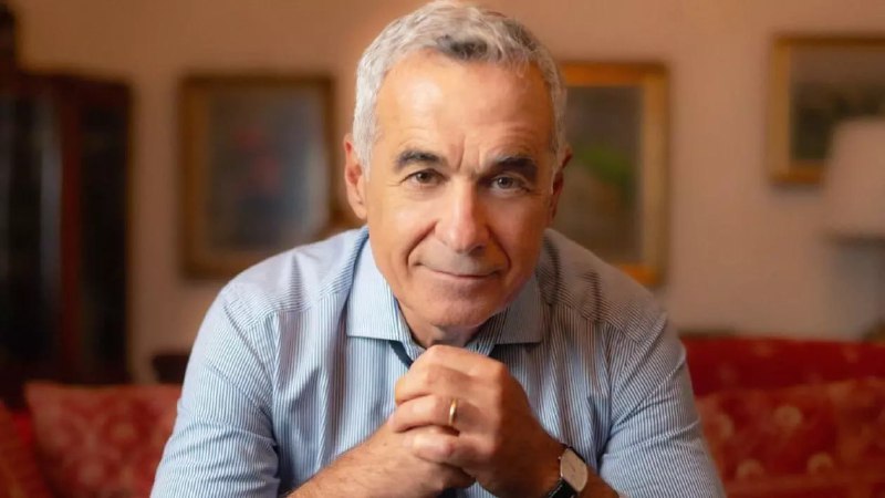 🇷🇴V Rumunsku se vítězem prvního kola prezidentských voleb stal nezávislý kandidát Calin...