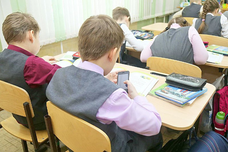 ⚡️🇷🇺V Rusku bude studentům zakázáno používat mobilní telefony ve školách, a to i p...
