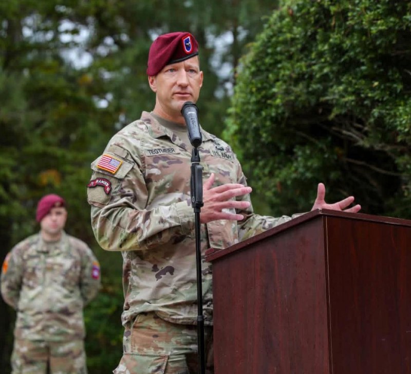 V USA oznamují, že velitel 82. výsadkové divize, generálmajor Brandon Tegtmeyer, obdržel rozka...