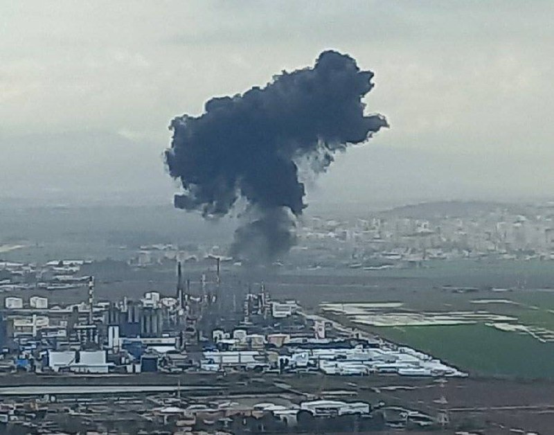 🍛🎂🍲🍜🐦‍⬛️🇱🇧🇮🇱 V zátoce Haifa poblíž rafinerie byla slyšet silná...