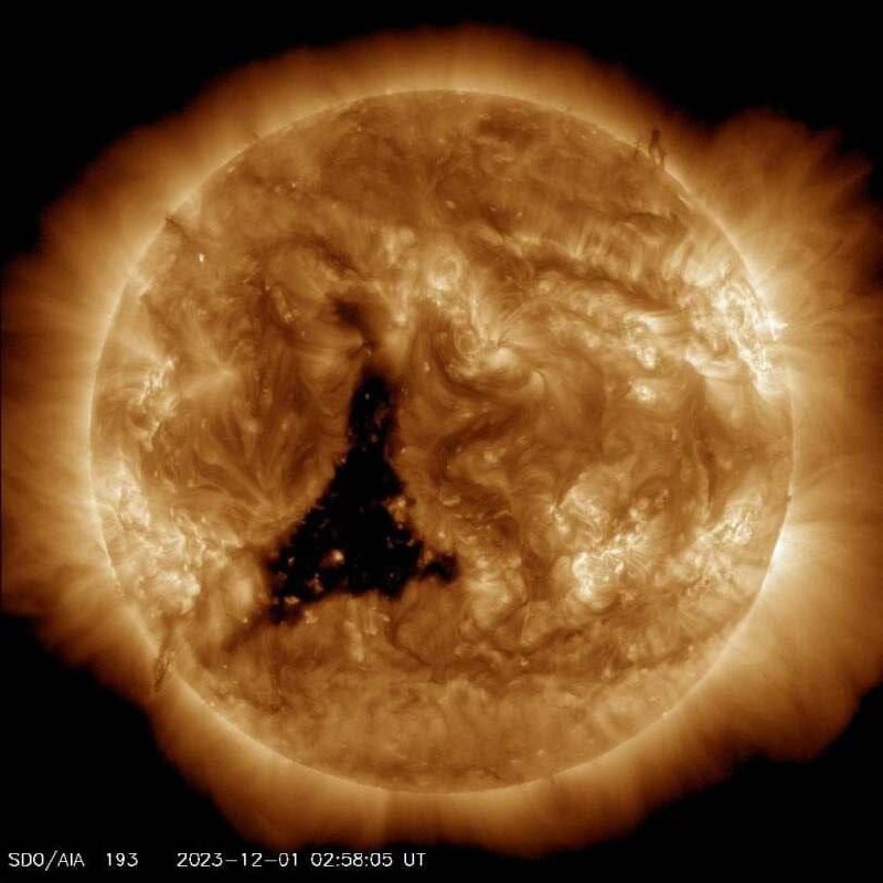 Vědci zachytili snímek koronální díry na Slunci„Na povrchu Slunce byla objevena nová koroná...