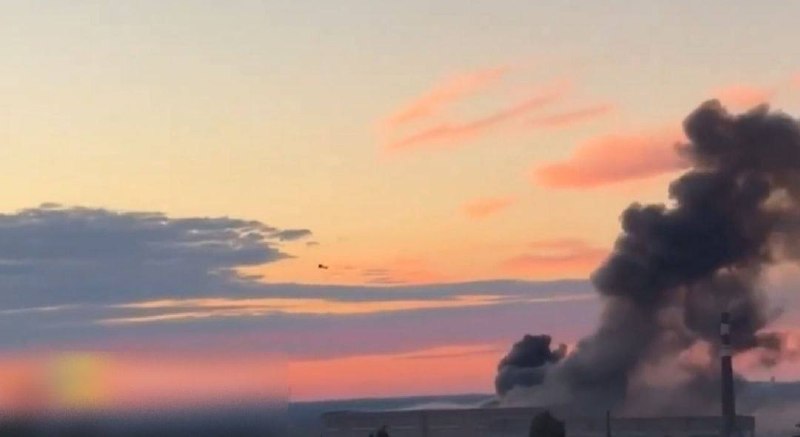 🇺🇦⚔️🇷🇺Video příletu dvou řízených střel „Flamingo“ na továrnu „Titan-Ba... 🇺🇦⚔️🇷🇺Video příletu dvou řízených střel „Flamingo“ na továrnu „Titan-Ba...
