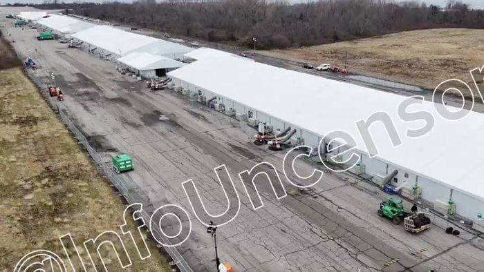 Video z dronu odhaluje masivní stanové městečko pro migranty v New Yorku, které Skryjí demokra...