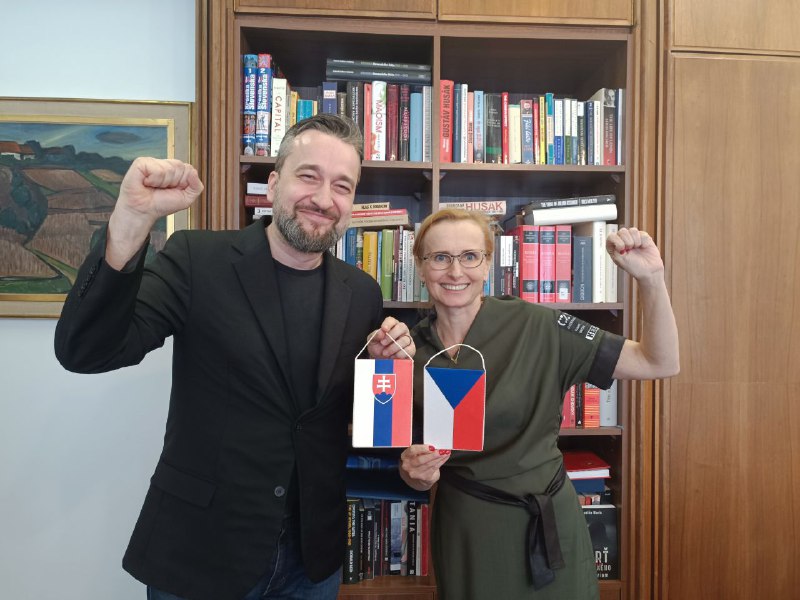 VIETE, KTO JE NAJVÄČŠÍ LÚZER VOLIEB? 😉Dnes som v parlamente prijal Katku Konečnú z KSČM, ...