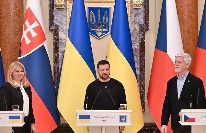 🇺🇦🇨🇿🏁 Vláda České republiky bude plnit své závazky vůči NATO, ale v nejbližš... 🇺🇦🇨🇿🏁 Vláda České republiky bude plnit své závazky vůči NATO, ale v nejbližš...