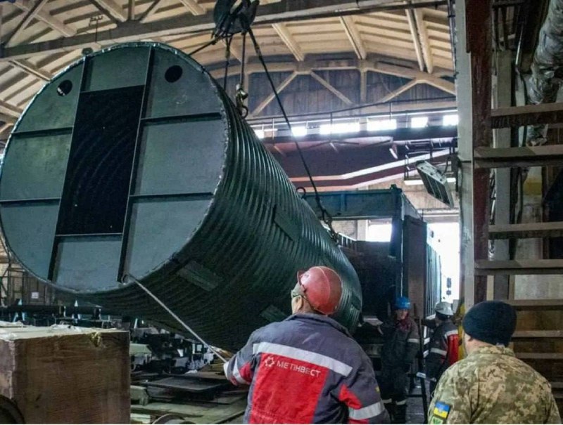 Výroba a hloubení ukrajinských kovových podzemních krytů pro personál, které se nyní hromad...