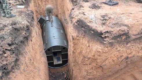 Výroba a hloubení ukrajinských kovových podzemních krytů pro personál, které se nyní hromad...