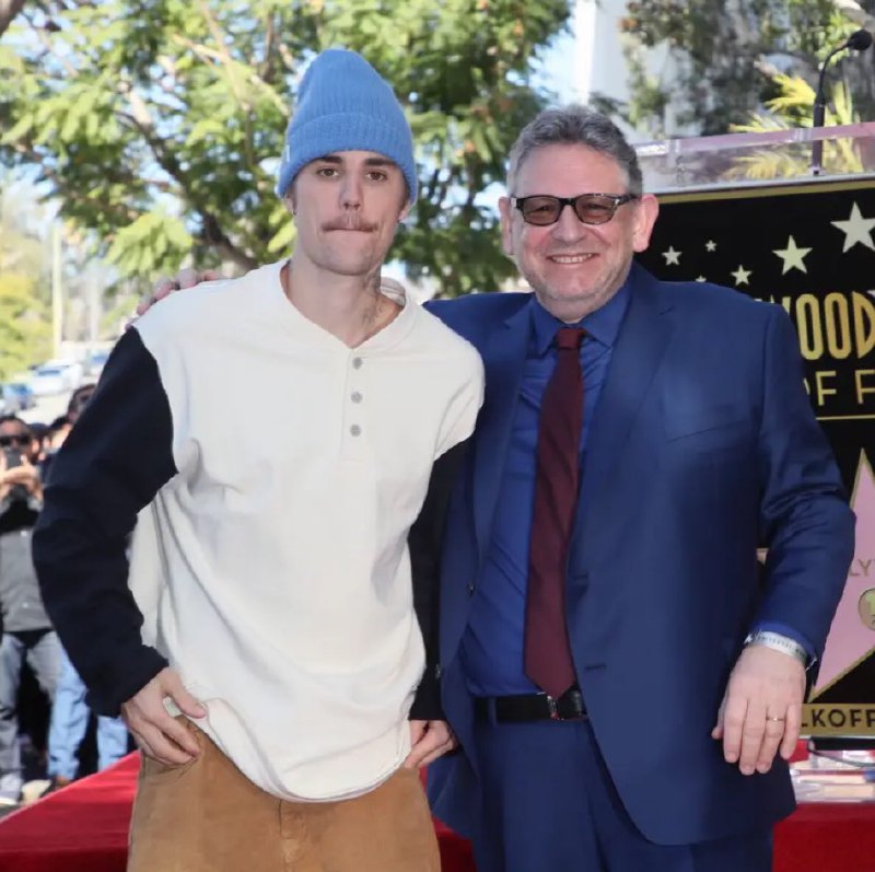 ⚠️VÝVOJ - Kolují zvěsti, že generální ředitel Universal Music Group Lucian Grainge se pod...