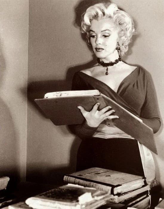 💥💊Za života Marilyn Monroe ji většina lidí považovala za hloupou blondýnku a uzavřenou,...