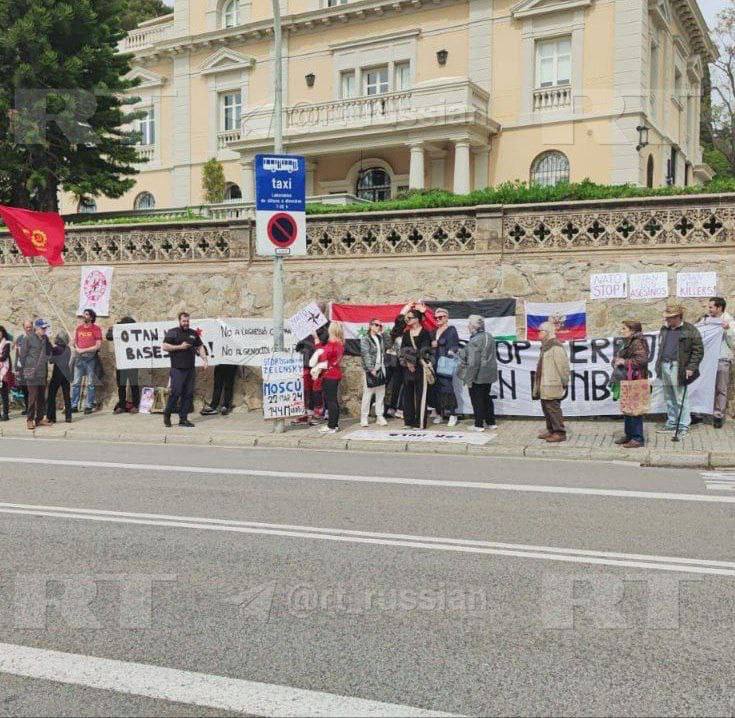 „Zastavte Usámu Bin Zelenského“: protestní shromáždění se konalo v Madridu po teroristick...