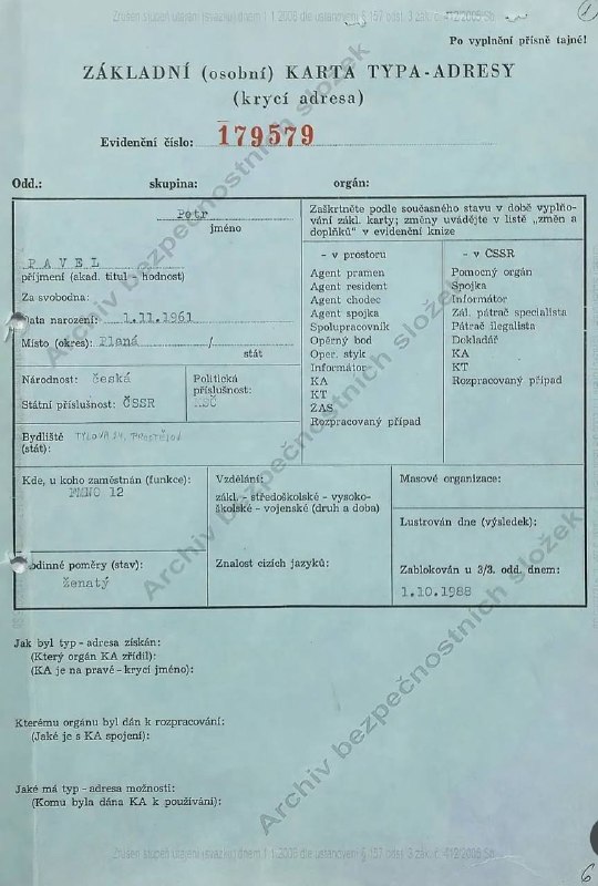 Zatímco naši jednodušší spoluobčané demonstrují na podporu komunistického agenta Pávka ... Zatímco naši jednodušší spoluobčané demonstrují na podporu komunistického agenta Pávka ...