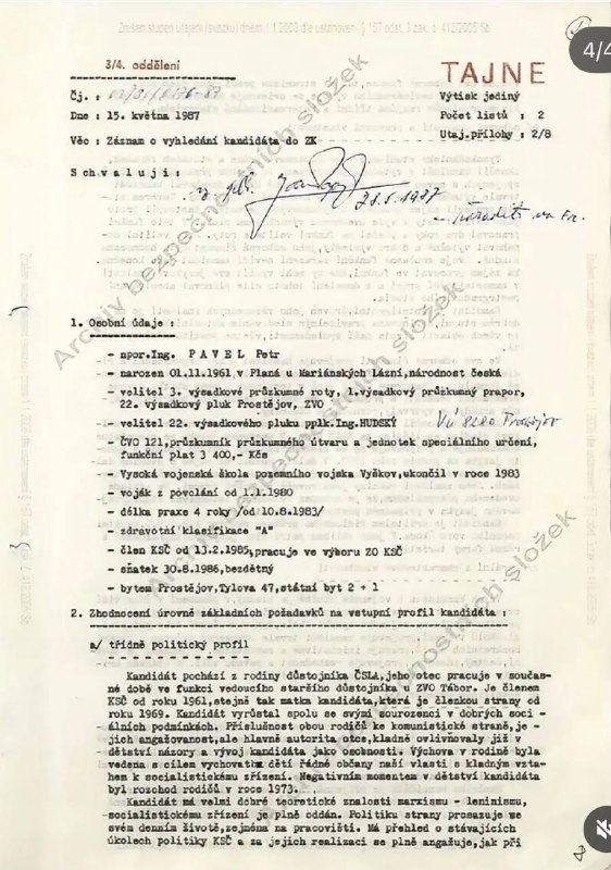 Zatímco naši jednodušší spoluobčané demonstrují na podporu komunistického agenta Pávka ... Zatímco naši jednodušší spoluobčané demonstrují na podporu komunistického agenta Pávka ...