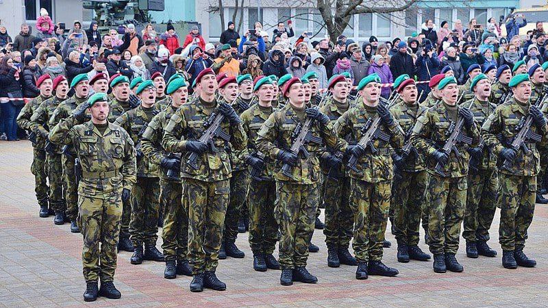 🇪🇺Země EU zvažují možnost znovuzavedení povinné vojenské služby.Diskuse probíhají na...