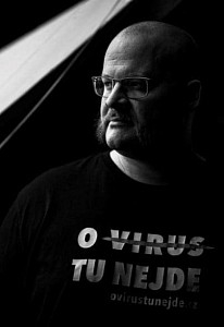 Pavel Kamas: Ozubené kolo cenzury. Nasvícené válečné jeviště. Co ale probíhá za globální oponou?